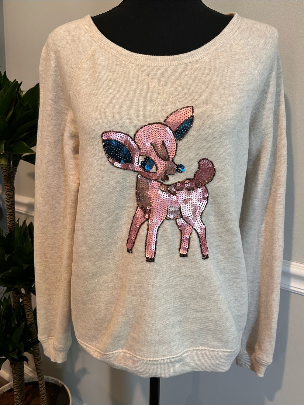 American Eagle Outfitters Cream Crewneck Pullover Size M